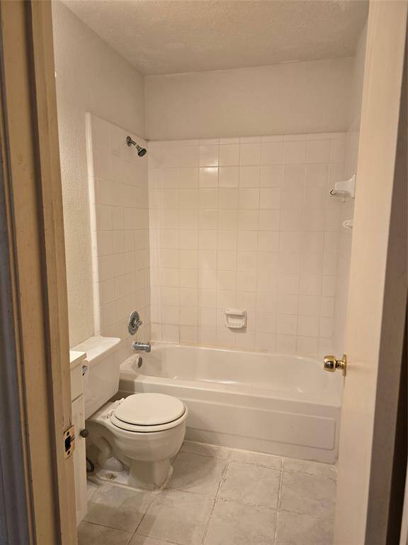 Secondary bathroom.