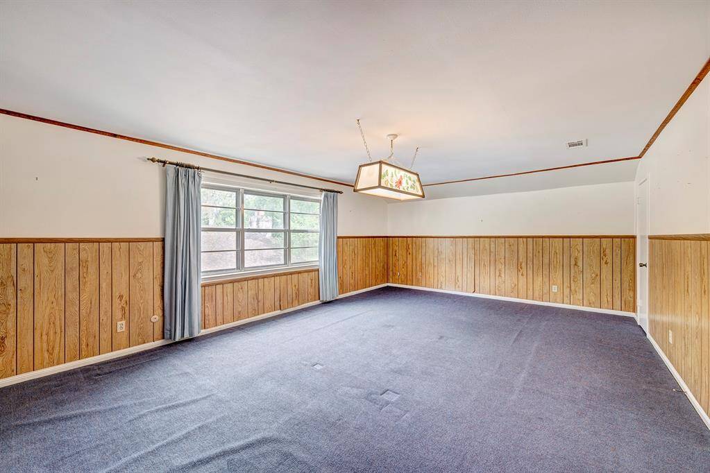 Upstairs gameroom/den or 5th bedroom. Two nice size closets as well.