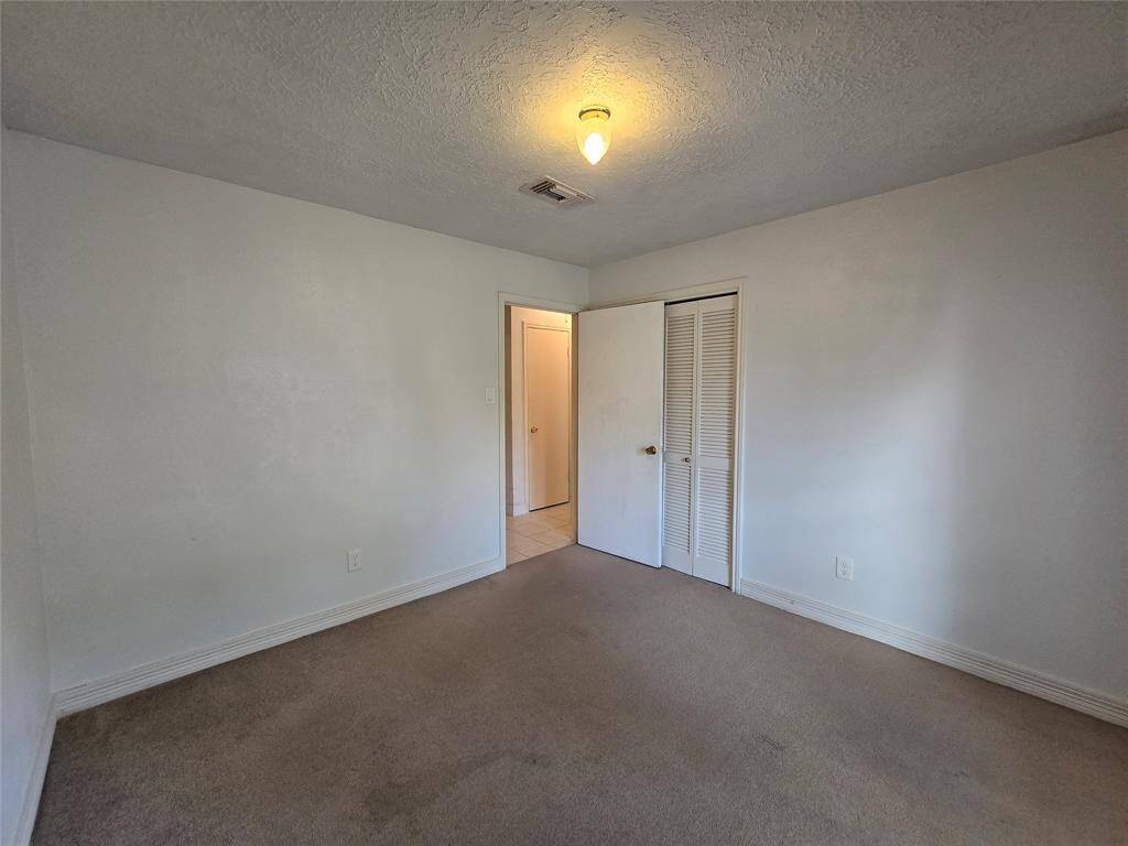 Secondary bedroom,