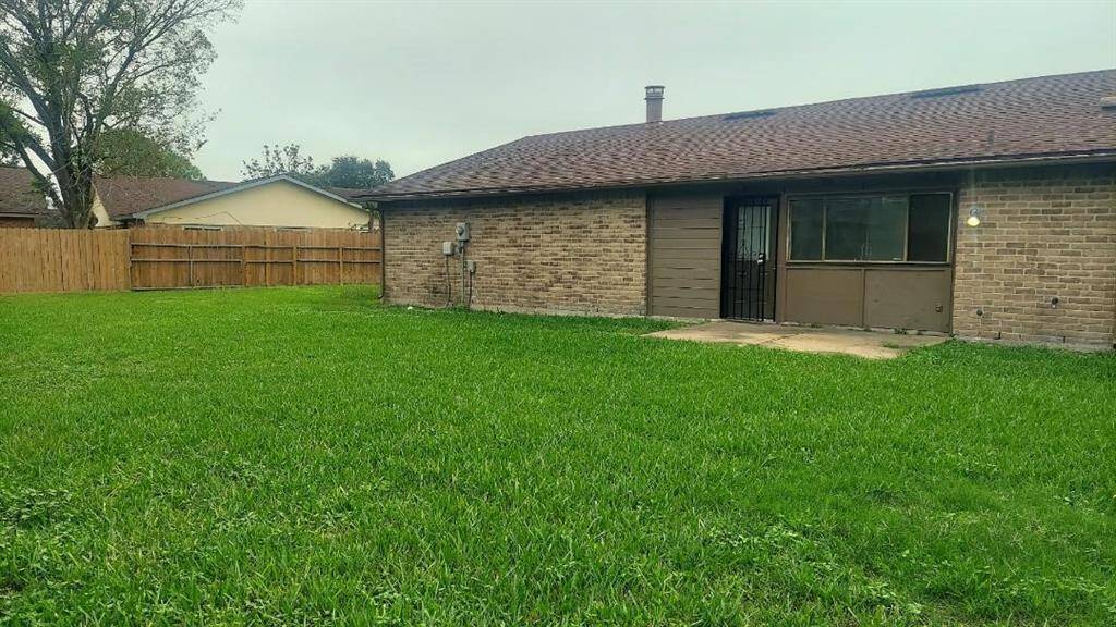 The Over-Sized Yard Has Plenty of Space for Back Yard Bar-Be-Ques and Relaxing.