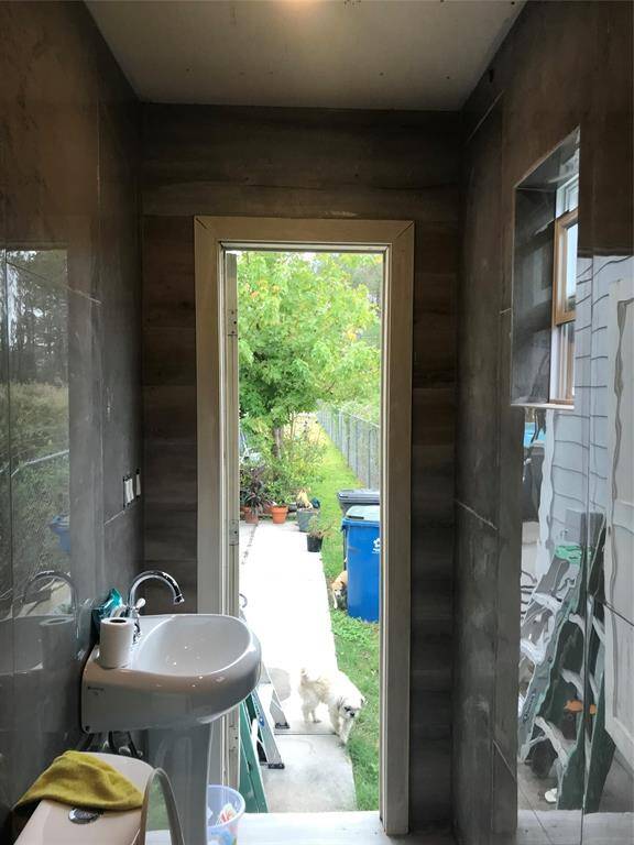 Outdoor full bath