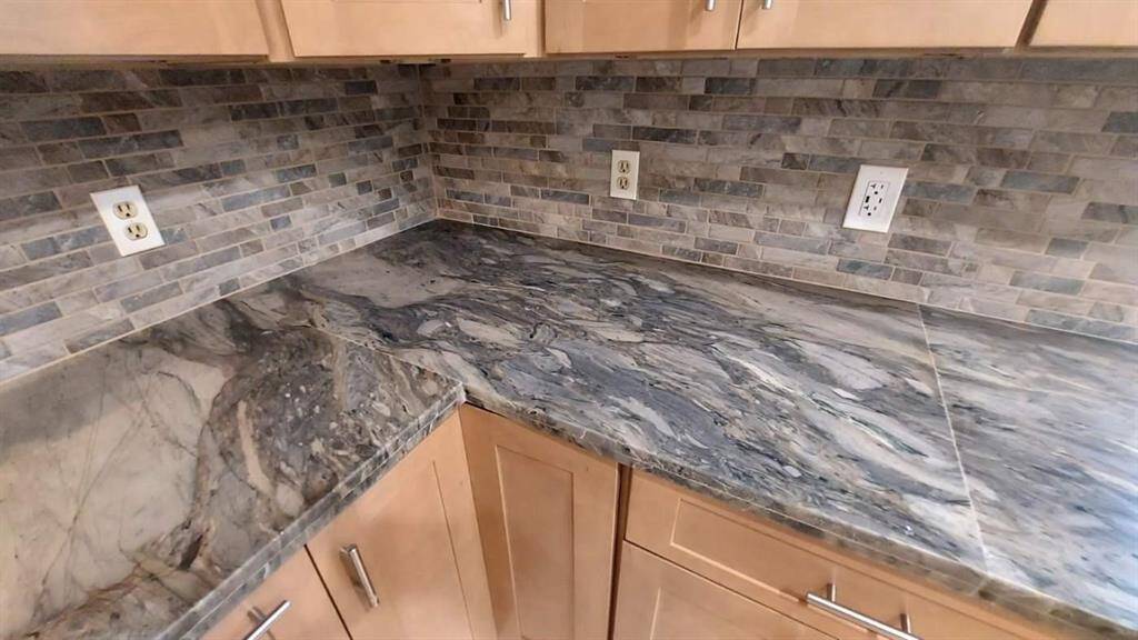 New Granite Counter Tops and Backsplash, USB Plug-Ins, Lower  Cabinet Has Pull Out Spice Rack Next to Stove and the Corner "Lazy Susan" has Rotation For Convenient Selection of Pots and Pans