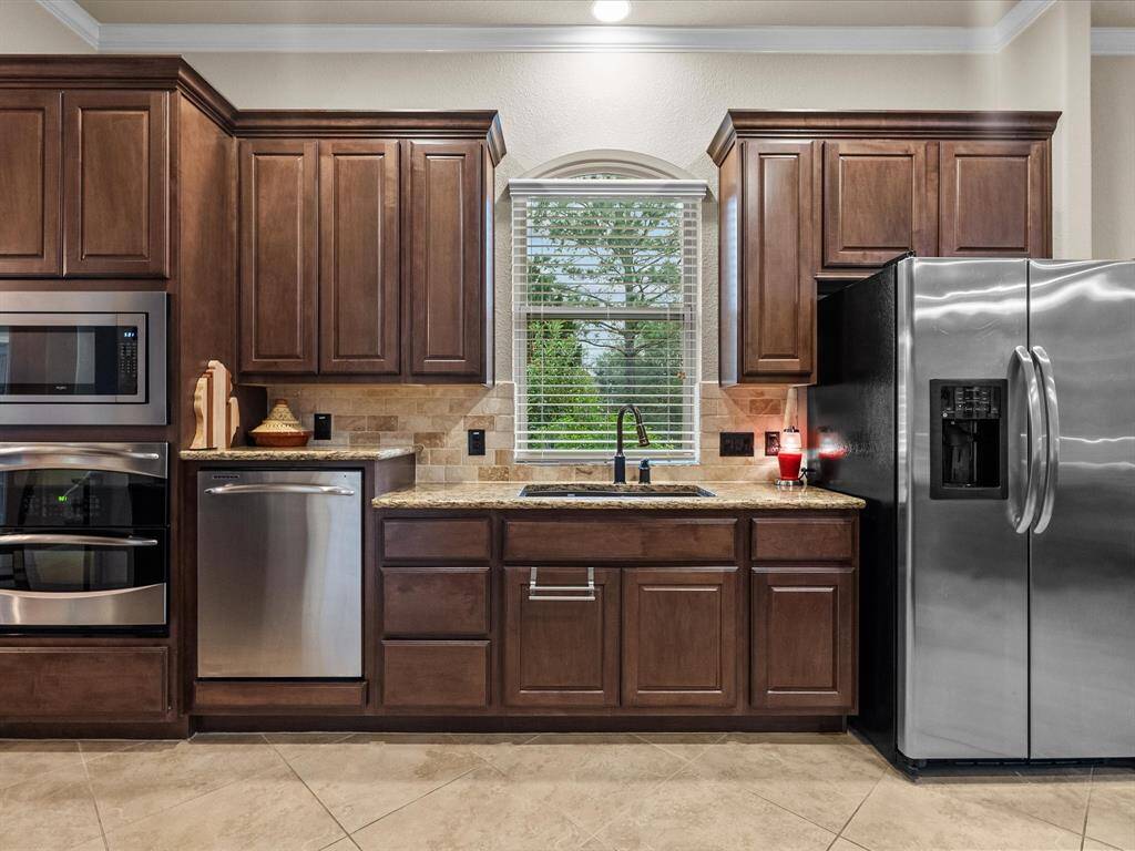 Stainless Steel Appliances and Plenty of Cabinets and Workspace