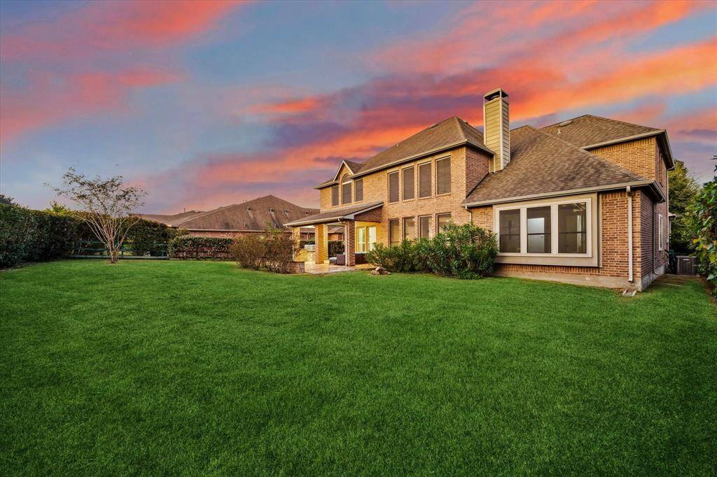 Enjoy a Texas-sized backyard, featuring lush green grass that's perfect for kids to play or pets to run around. This expansive outdoor space offers endless opportunities.