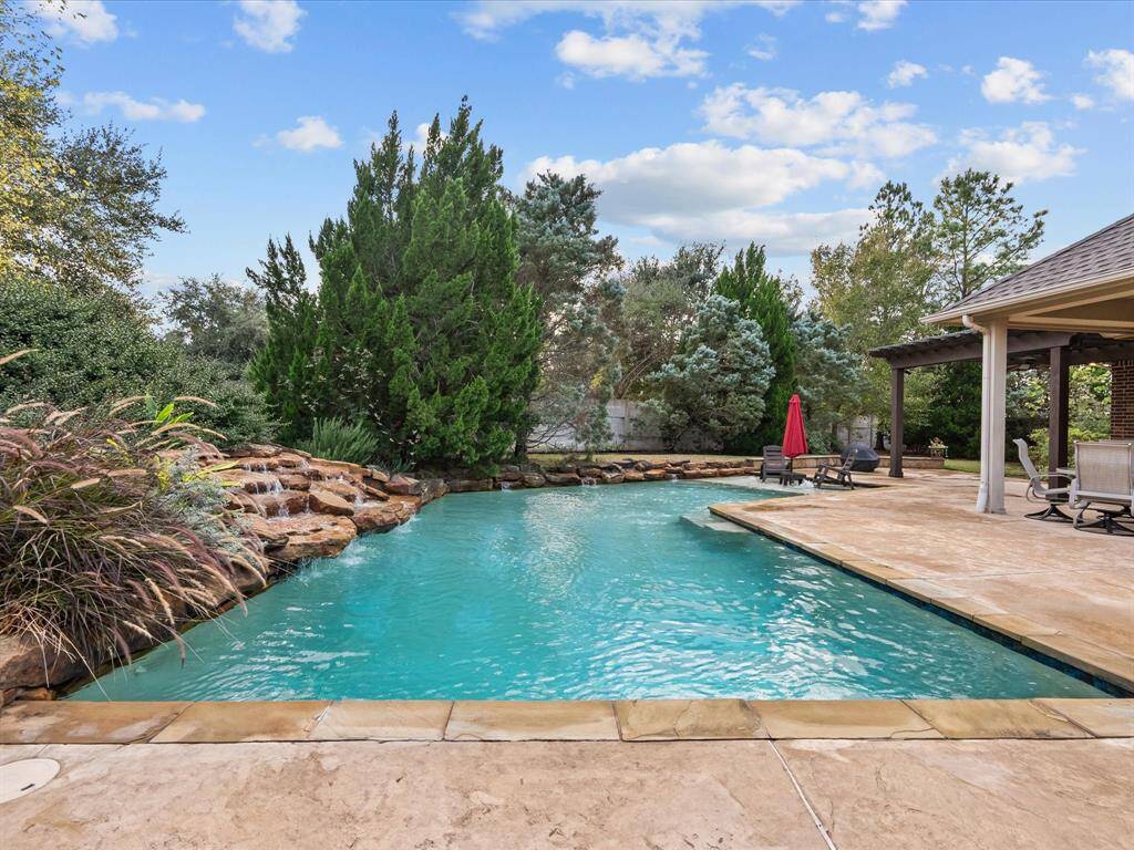 Professional Landscaping That Enhances Privacy And Creates A Resort-Like Atmosphere.