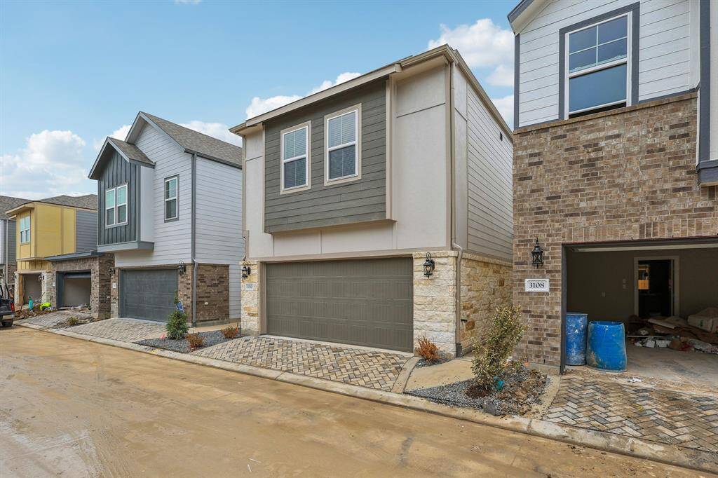 Photo is not of the actual home but is an inspirational photo of builder’s model home and may depict options, furnishings, and/or decorator features that are not included.