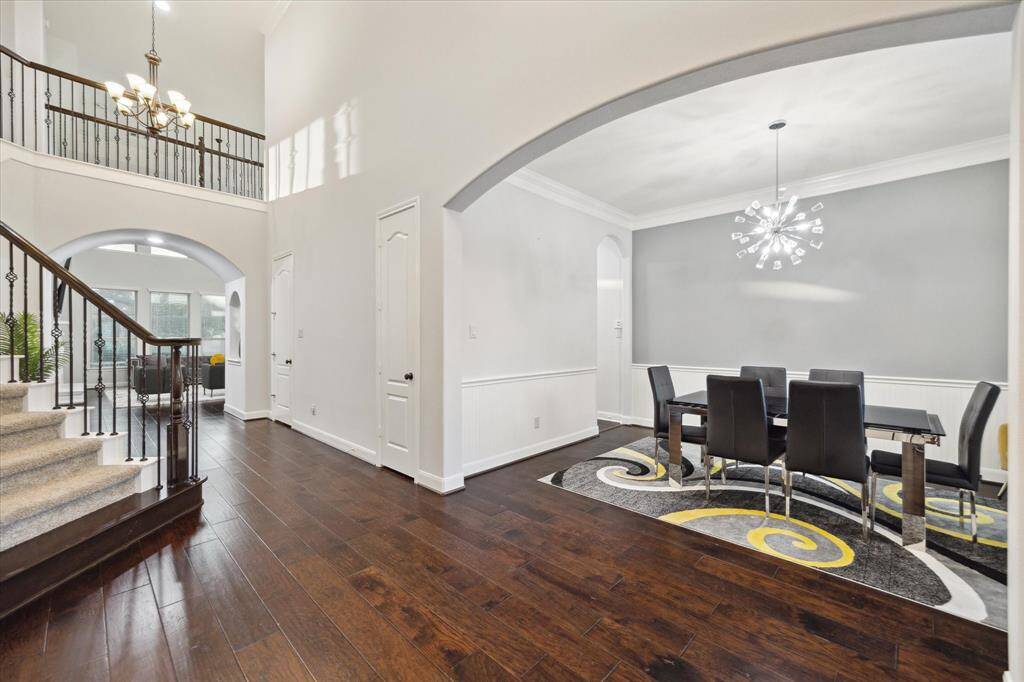 Step into the formal dining room, where a sparkling chandelier and elegant crown molding add sophistication. This inviting space exudes charm and is the perfect setting for family gatherings and special occasions.