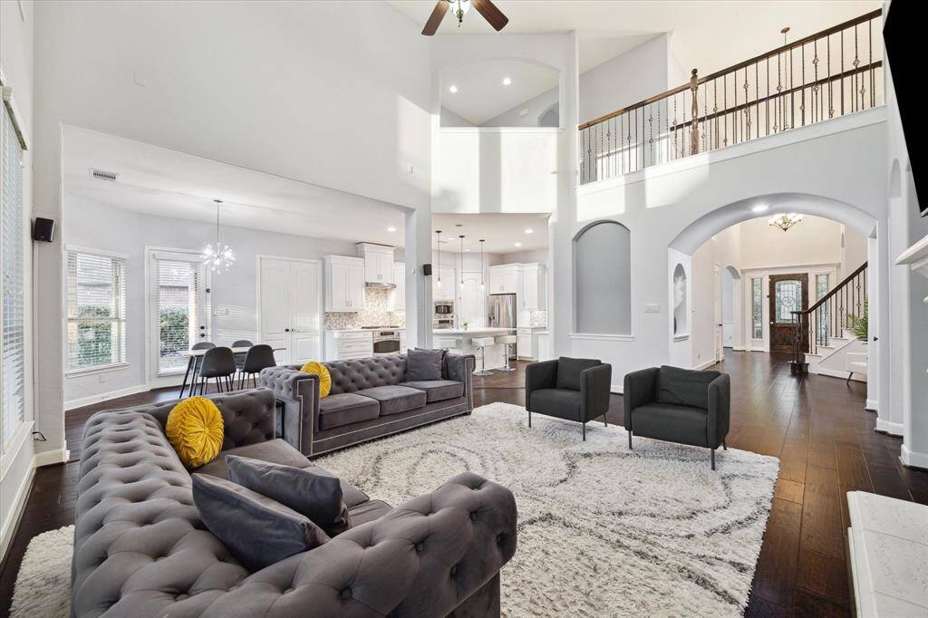 As you make your way into the expansive living room that is complete with sleek flooring and high ceilings. The perfect space for entertaining guests and spending time with family.
