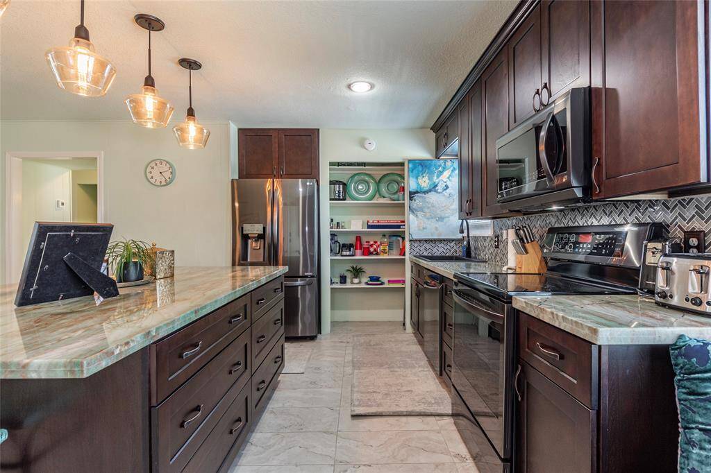 Make cooking a breeze with high-end appliances designed for efficiency and ease.