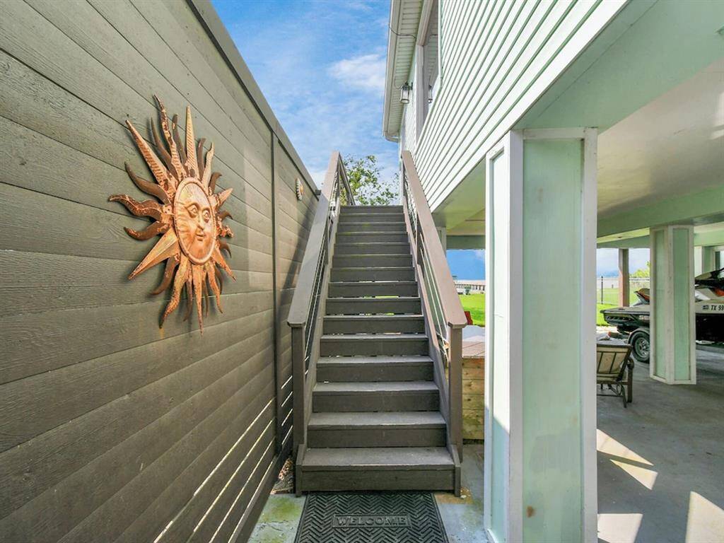 Welcome to the Main House—a true "stairway to heaven"! Let your retreat begin here.
