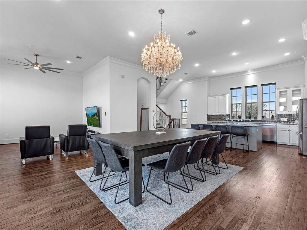 Open floor plan perfect for entertaining family and friends!