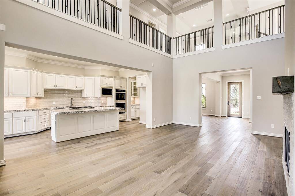 Beautiful and very functional gourmet kitchen with a huge breakfast bar.