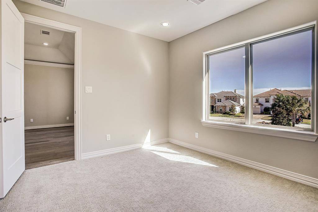 Bedroom #5 with Hollywood bathroom