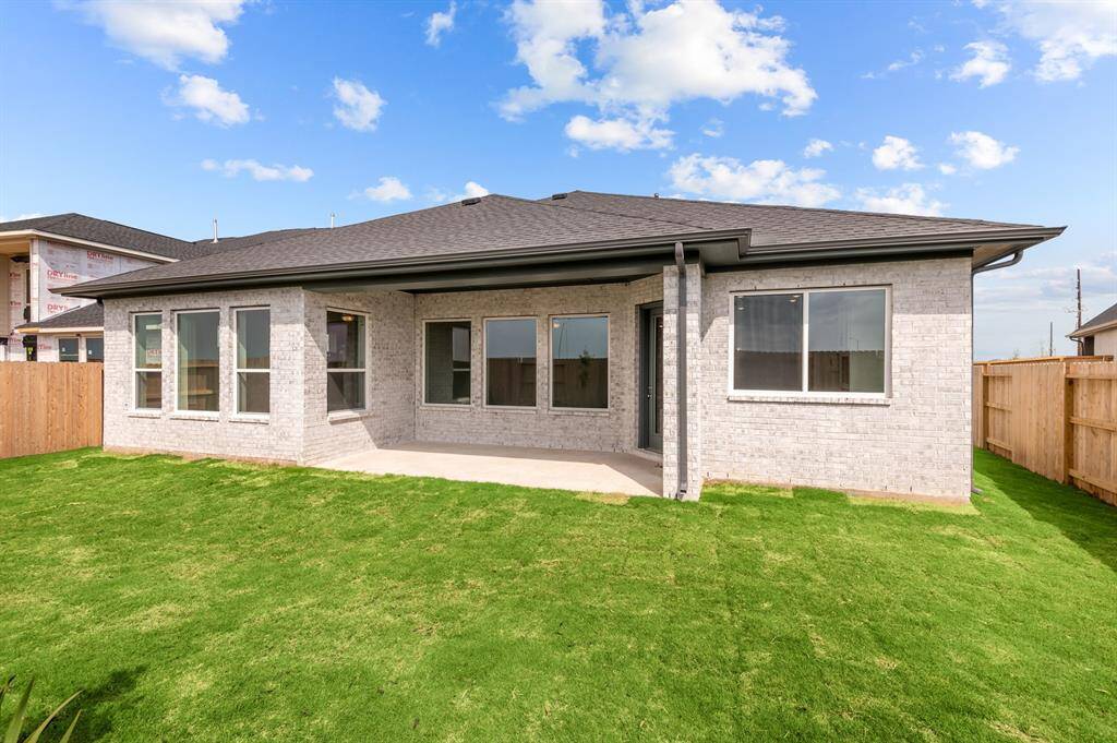 Welcome to The Omaha by David Weekley Homes. Move-In-Ready Now!