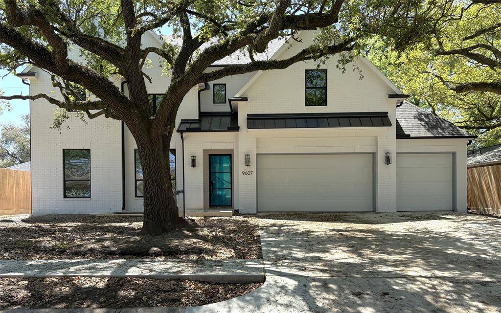 Example Photo of Builders previously built home.