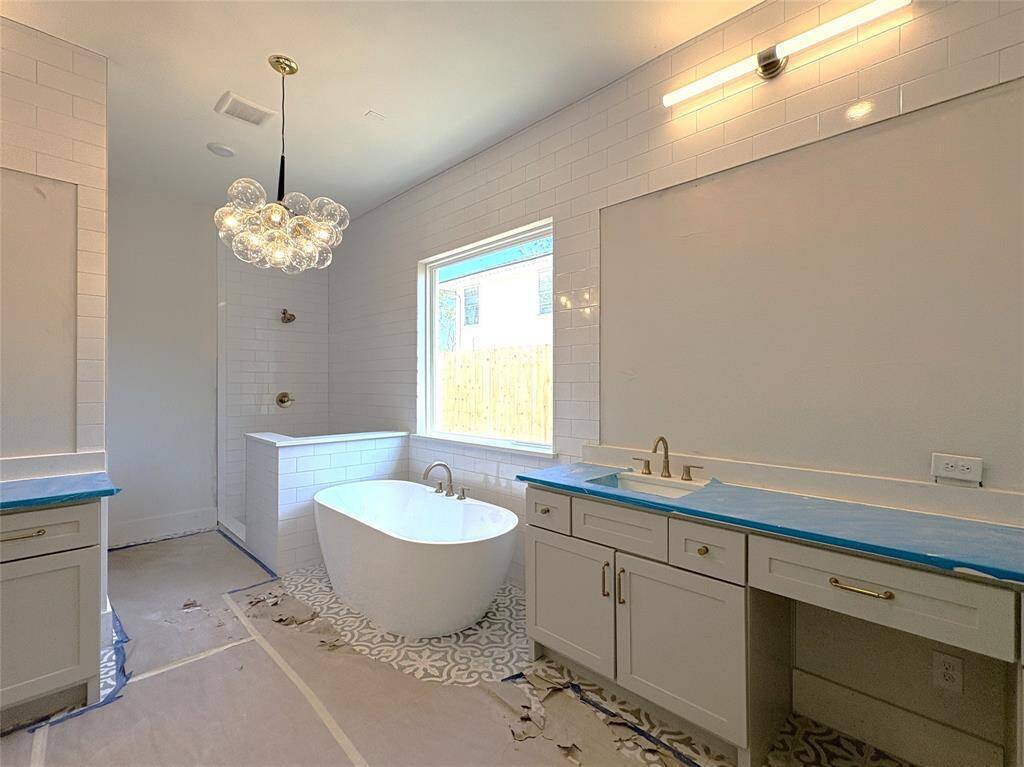 Example Photo of Builders previously built home.