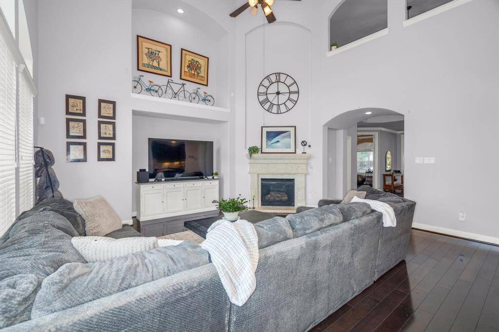 The hall to the left in the middle takes you to the private master suite