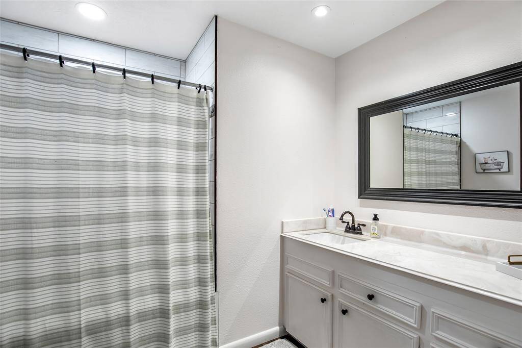 Hallway full bath