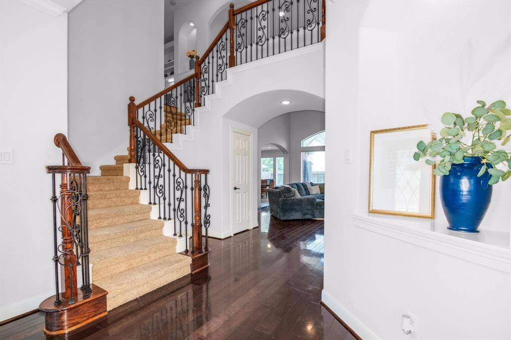 Even the entryway has extra details with the large arched nook, wrought iron and wood stairs:)