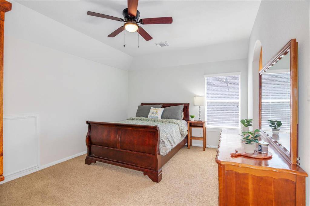 Secondary bedroom - same one - upstairs bedroom two
