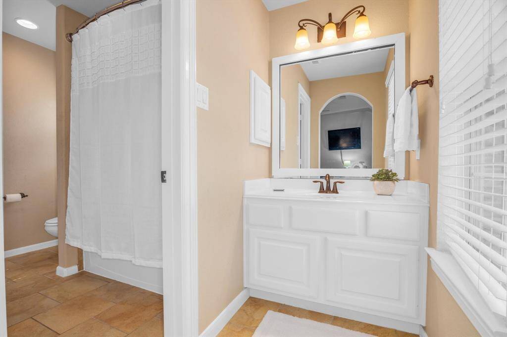Other sink/vanity of the upstairs Hollywood bath