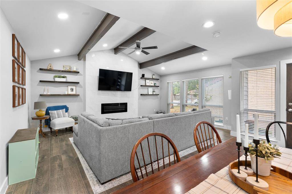Bright, airy space with plenty of room to entertain.