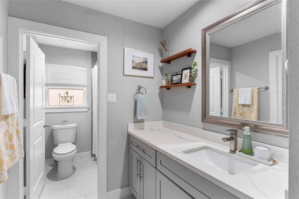 Clean and contemporary secondary bath.