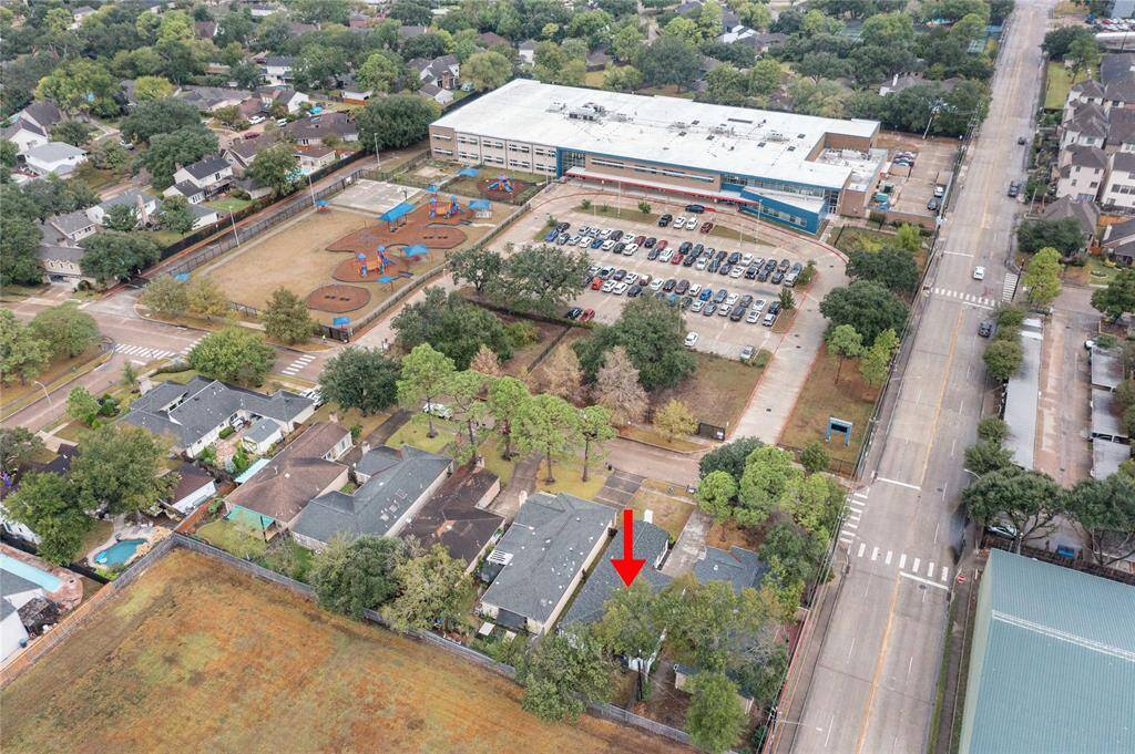 Walking distance to elementary school.