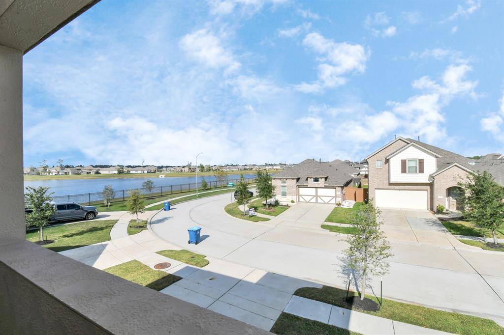 The balcony also provides a beautiful view of the serene lake, creating a tranquil setting!