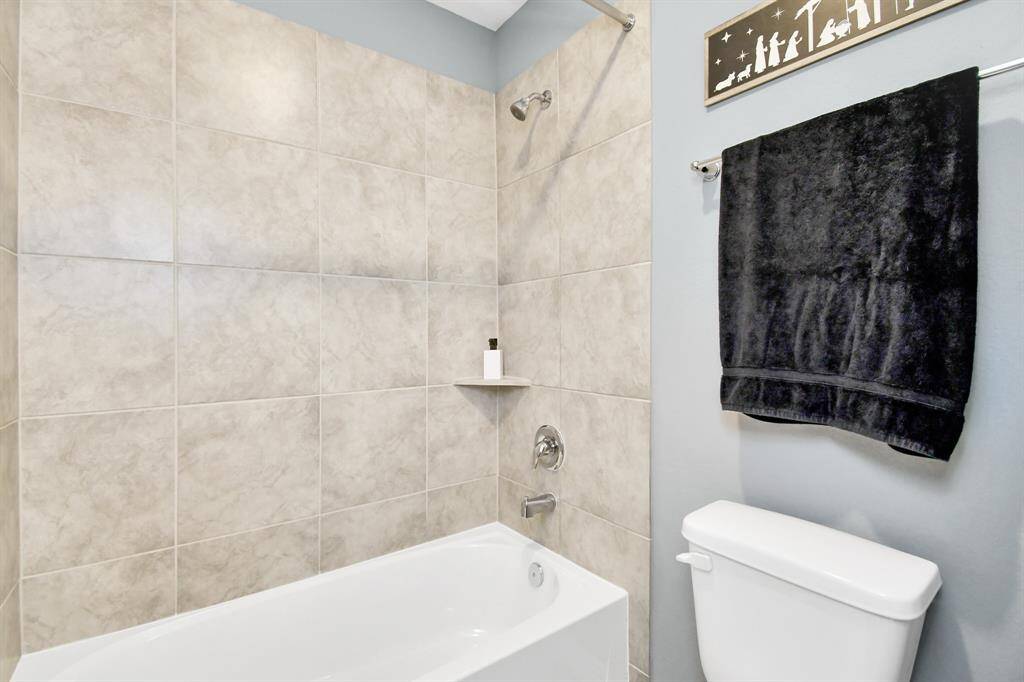 Here's a detail view of the lovely tile surround in the secondary bathroom!
