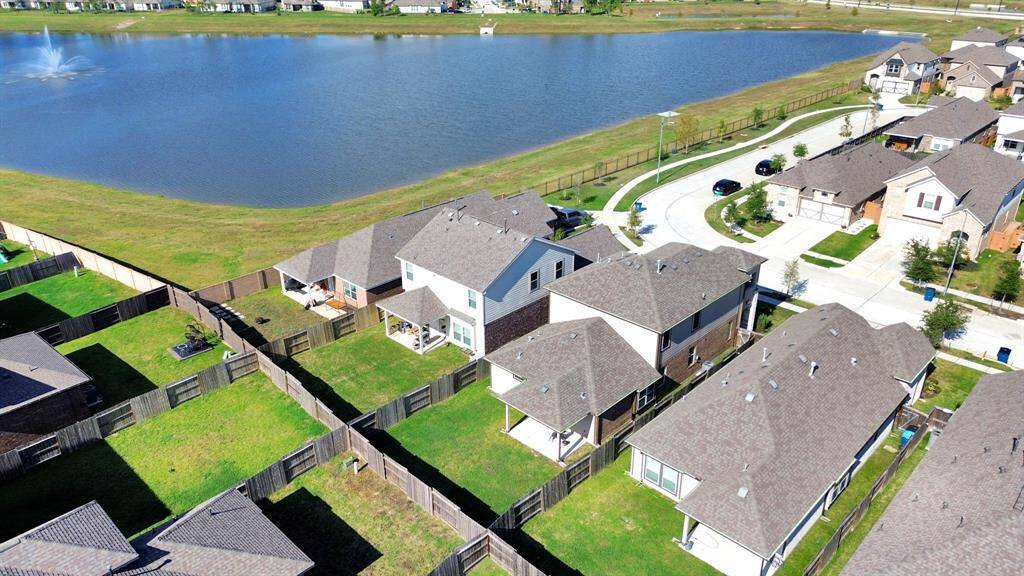 The home's proximity to the lake is ideal for peaceful morning or evening walks!