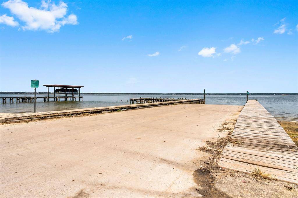 Double boat ramp