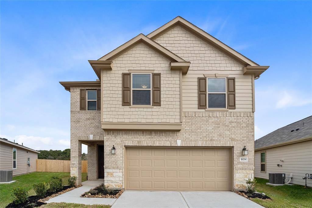 Welcome home to 18334 Banyan Fig Trail located in Oakwood Trails zoned to Tomball ISD.