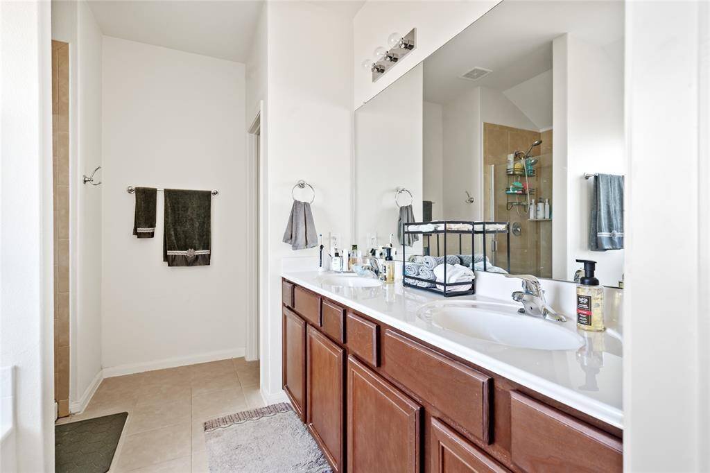 This bathroom offers a clean, functional space with modern fixtures and plenty of storage. Whether for a quick refresh or a relaxing retreat, it combines convenience with comfort, featuring a stylish design and a calming atmosphere.