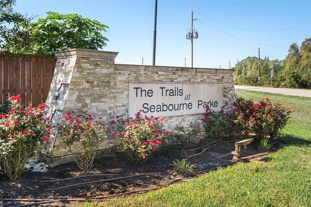 The Trails at Seabourne Parke in Rosenberg offers a family-friendly vibe with scenic parks, walking trails, and modern homes. Enjoy suburban peace with easy access to schools, shopping, and Highway 59.