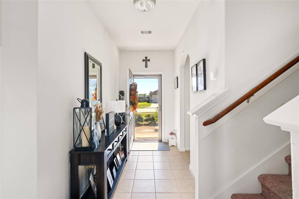 An inviting entryway sets the tone for the home with its warm lighting, tasteful decor, and spacious layout. Designed to make a great first impression, it’s both functional and welcoming, offering a glimpse of the home’s style while providing a practical space to greet guests.
