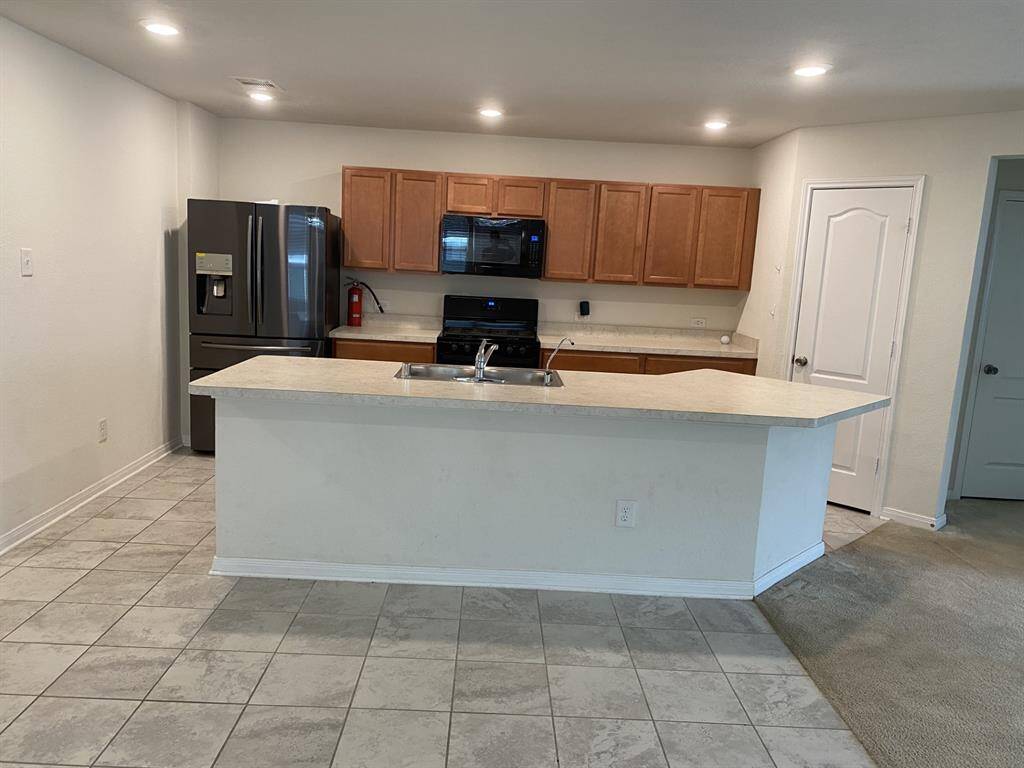 Beautiful Kitchen with all appliances including Fridge and Microwave.