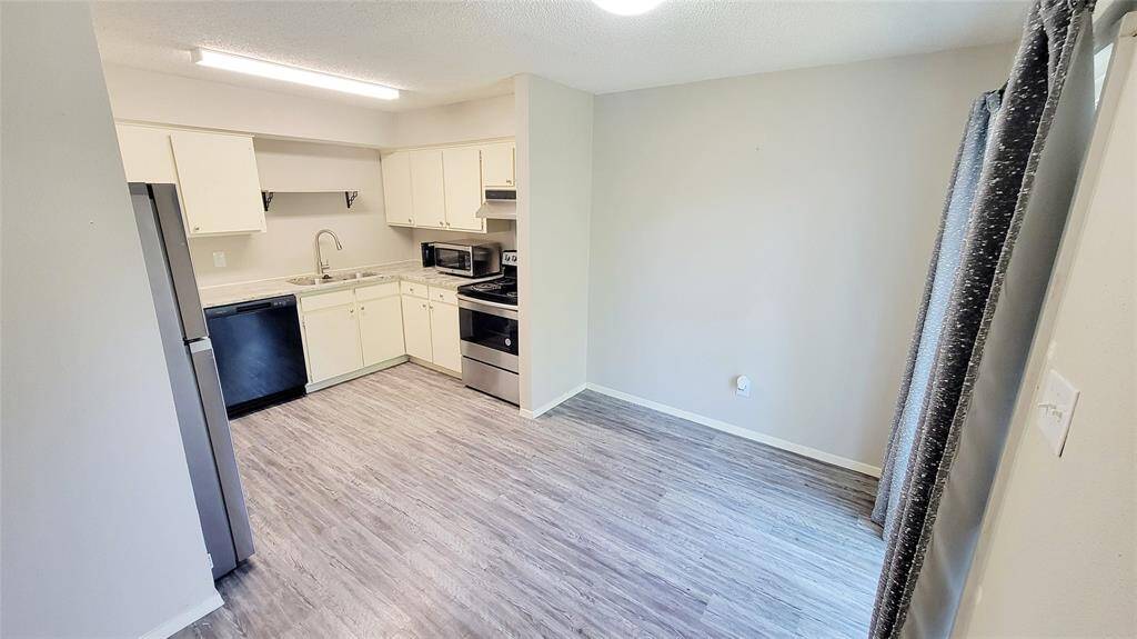 Kitchen/Dining combo