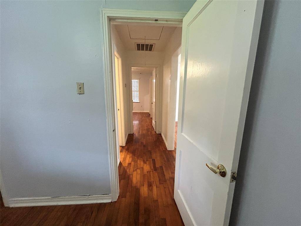 Hall-Apt.1