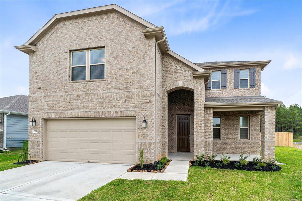 Welcome home to 25635 White Vortex Drive located in Breckenridge Forest and zoned to Spring ISD!