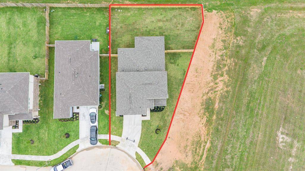 Amazing aerial shot of this gorgeous KB Home home situated on a LARGE Cul-De-Sac LOT.