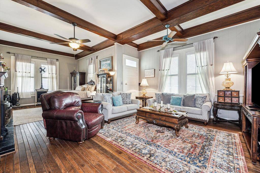 CHECK OUT THOSE BEAUTIFUL BEAMS AND FLOORS!