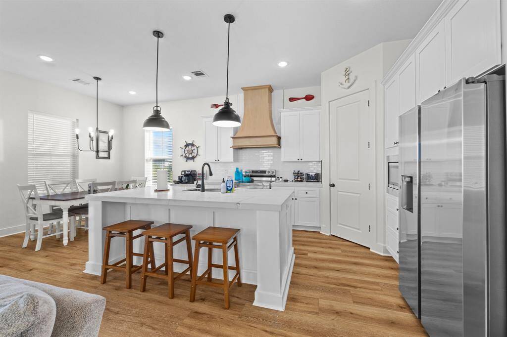 Extra seating with this fabulous island with quartz counter tops.  For all of that help you will have in the kitchen.