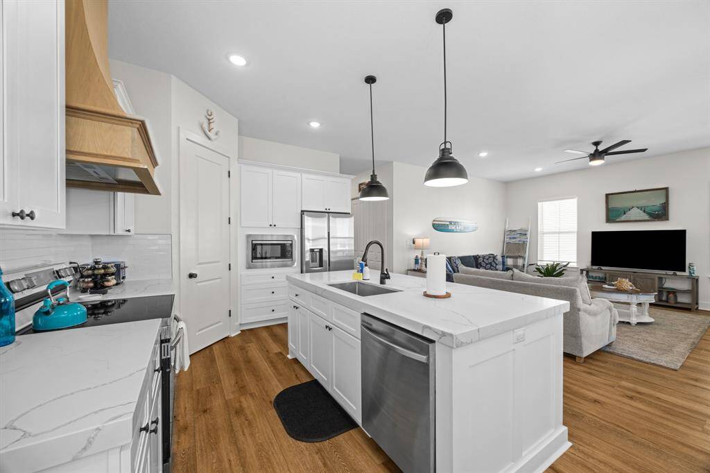 Tons of cabinet space in this kitchen.