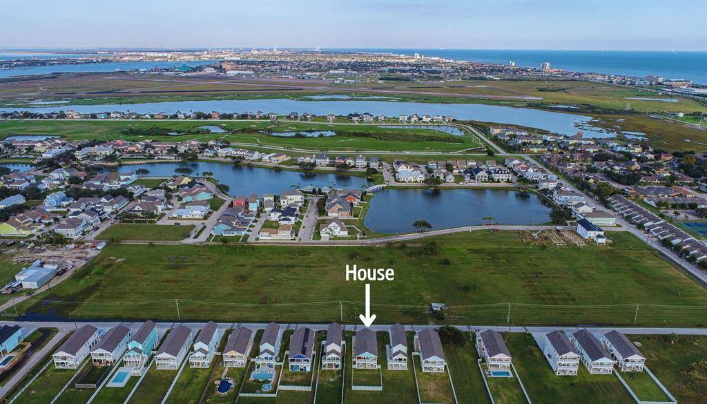 Centrally located close to all of the convinces of living on this beautiful island.