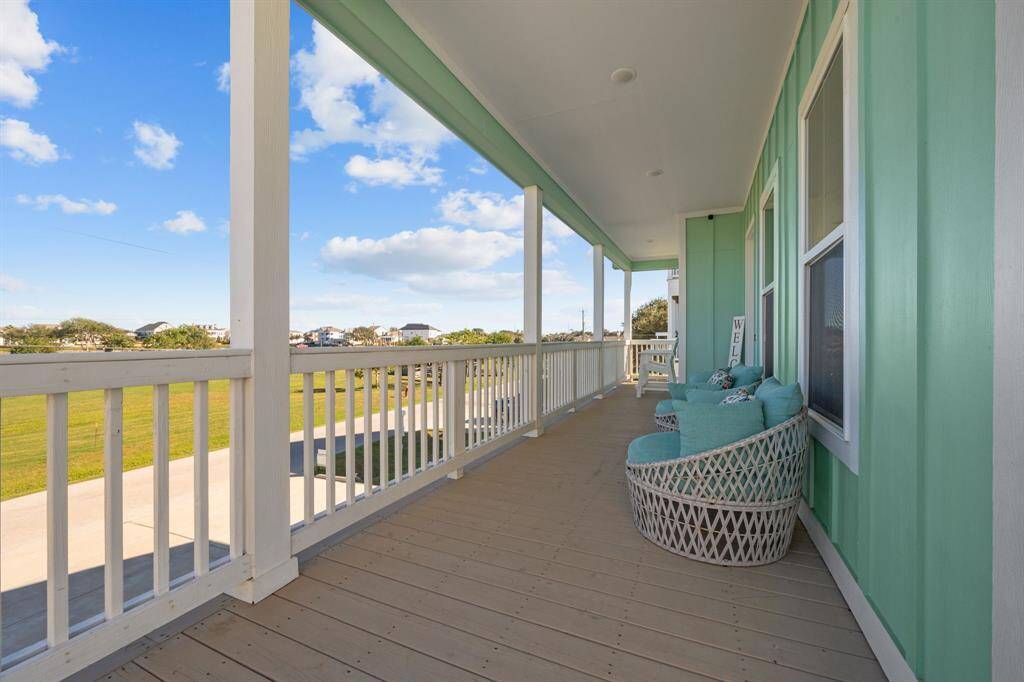 Large front balcony with views for days!