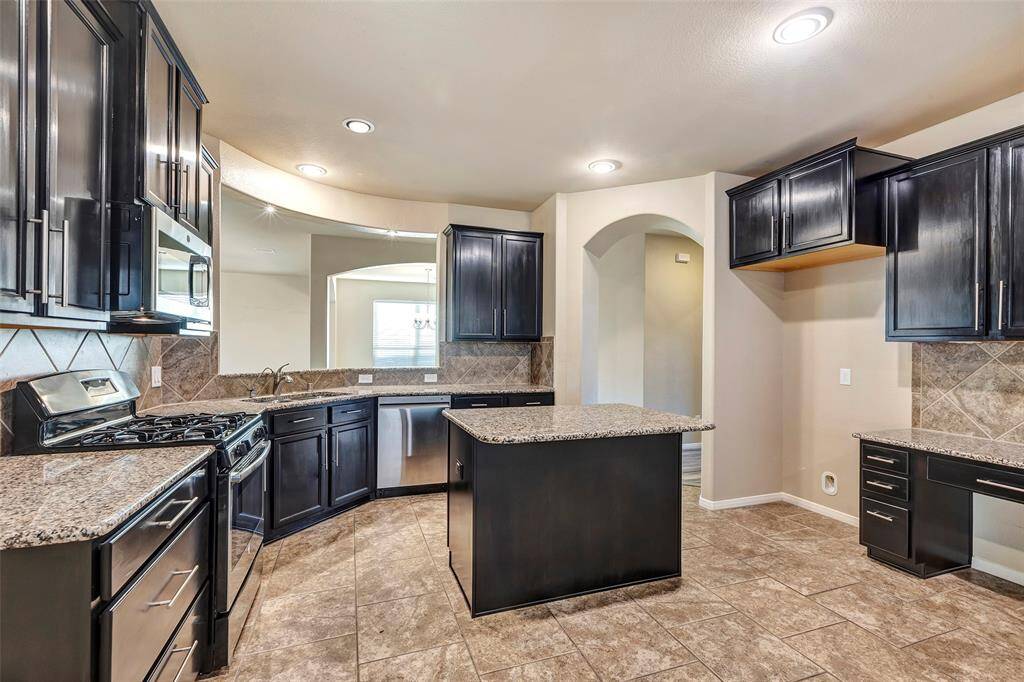I love how they included additional cabinets and desk area to the right adding additional functionality to this great space.