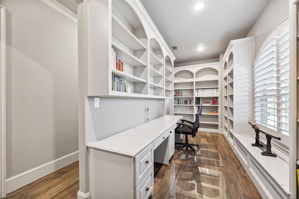 The dedicated library on the second floor is the ideal space for homework, craft or enjoying a great book.