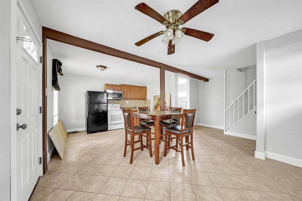 Apartment Kitchen -Dinning combo
