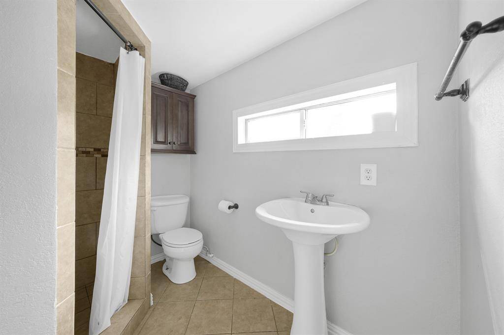Apartment 1st Floor Bathroom